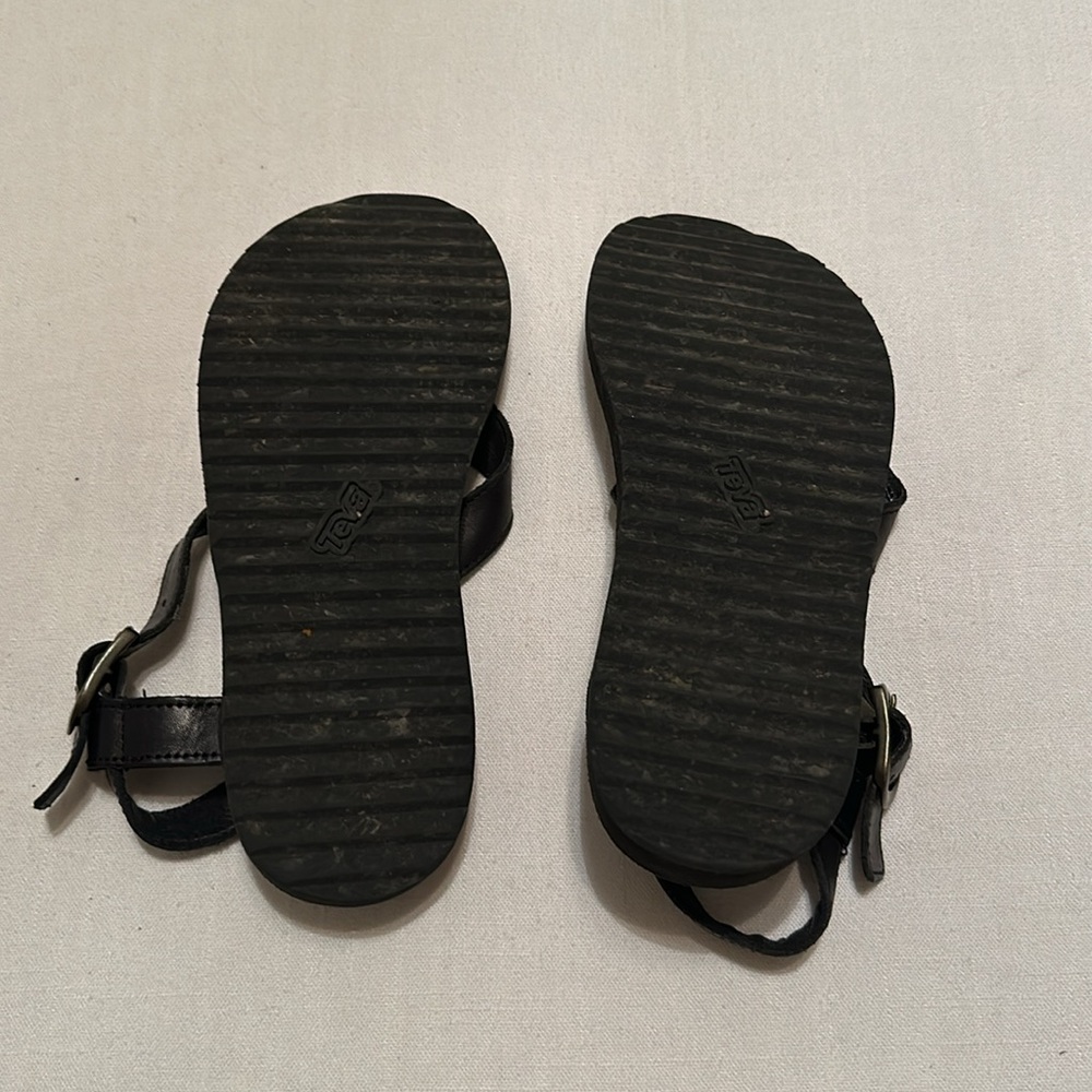 Black Teva sandals 🖤 - Picture 6 of 6